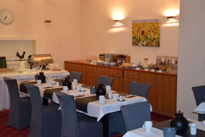 Breakfast/Coffee Service 9 of 11