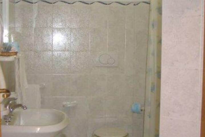 Room 14 of 28