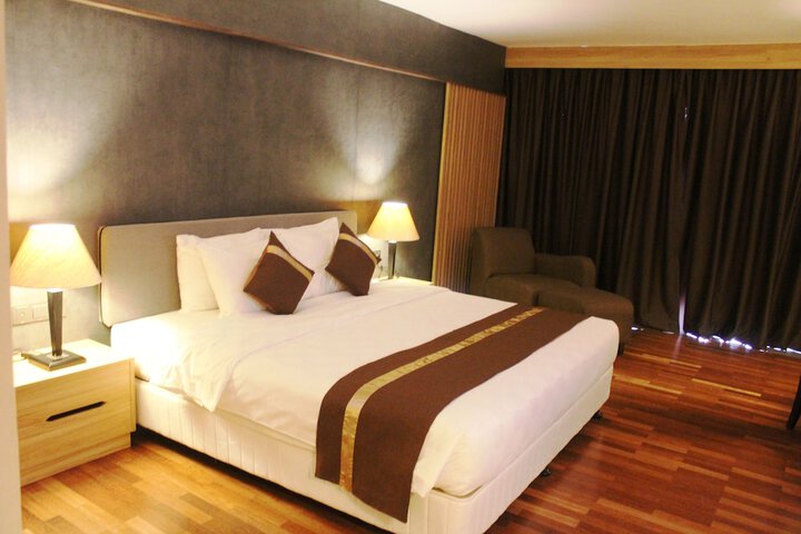Room 7 of 63