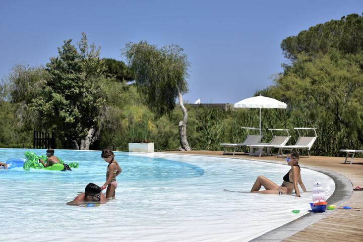 Pool 53 of 113