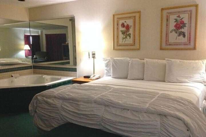 1 King Bed (7 of 11)
