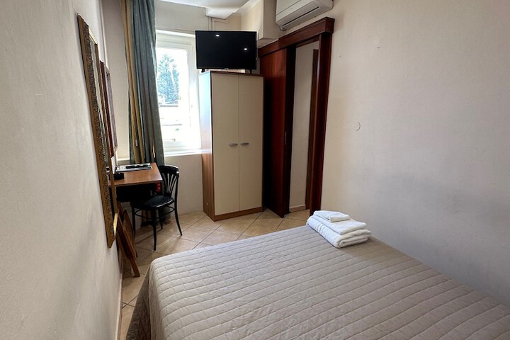 Room 9 of 51