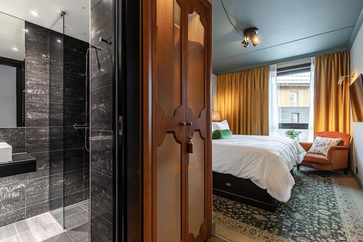 Room 19 of 172