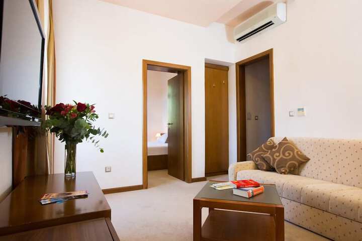 Room 8 of 15
