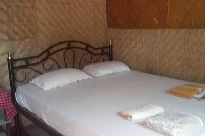 Room 4 of 8