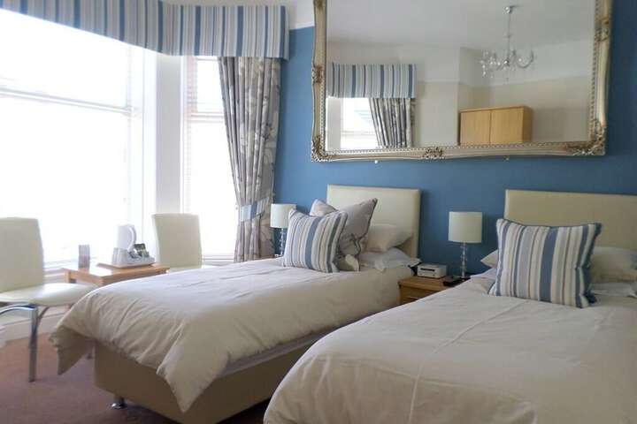 Room 6 of 18