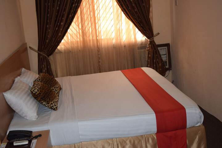 Room 8 of 65