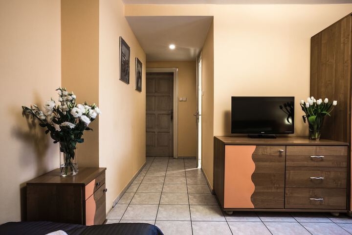 Room 17 of 180