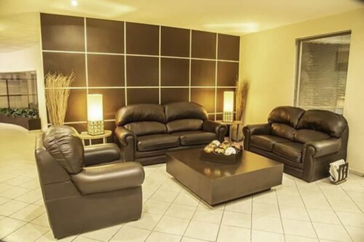 Entrance & Lobby