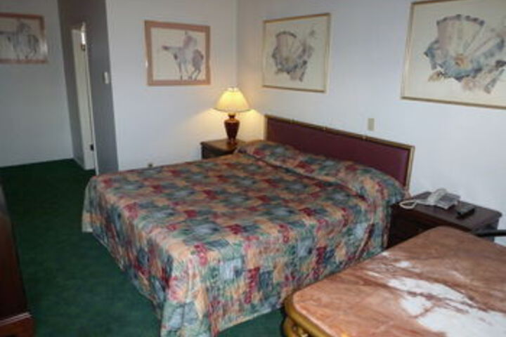 Room 12 of 18