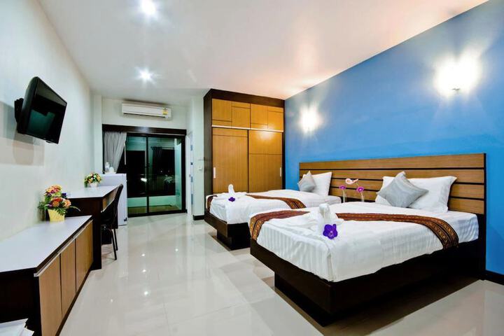 Room 12 of 37
