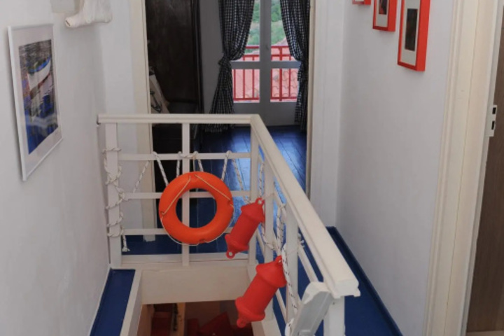 Room 10 of 24