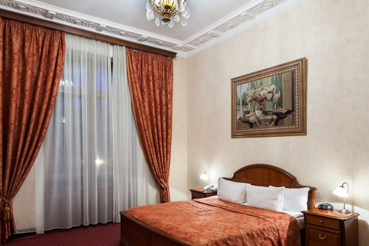 Room 12 of 136