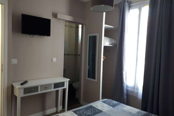 Room 4 of 42