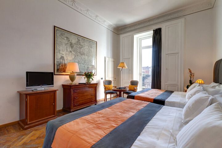 Room 27 of 82
