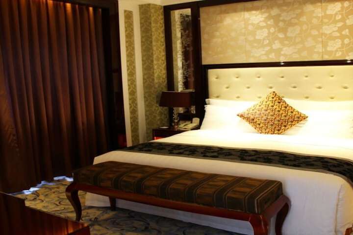 Room 7 of 28