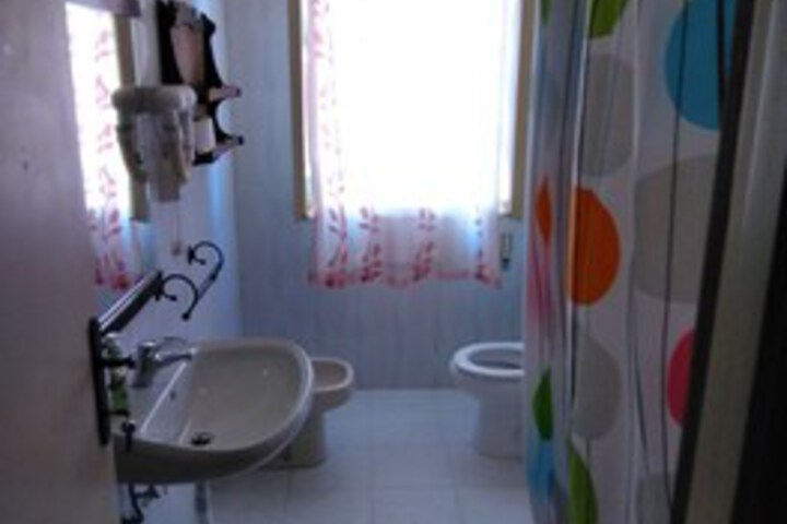Room 7 of 48
