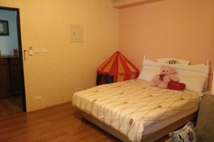 Room 11 of 11