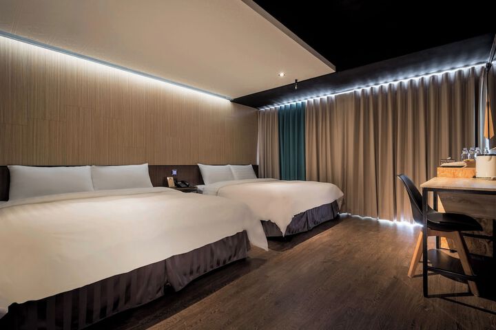 Room 8 of 77