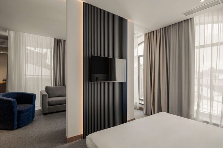 Room 32 of 92
