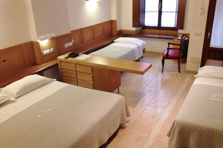 Room 16 of 65