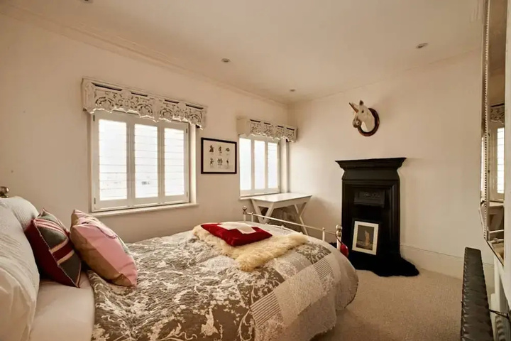 Room 3 of 15