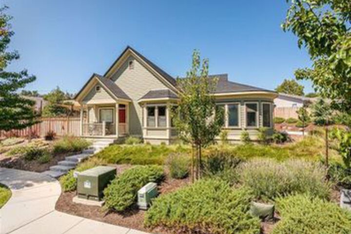 Image of Luxury Style and Great Outdoor Living 4 Br Home by RedAwning