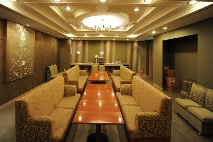 Business Center 21 of 34