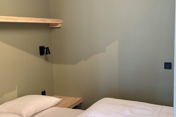 Room 6 of 76