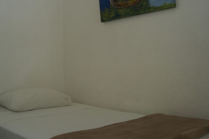 Room 12 of 106