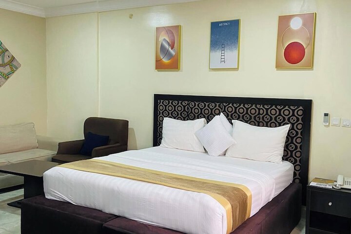 Room 11 of 39