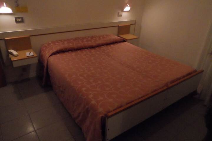 Room 13 of 35