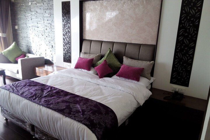 Room 4 of 81