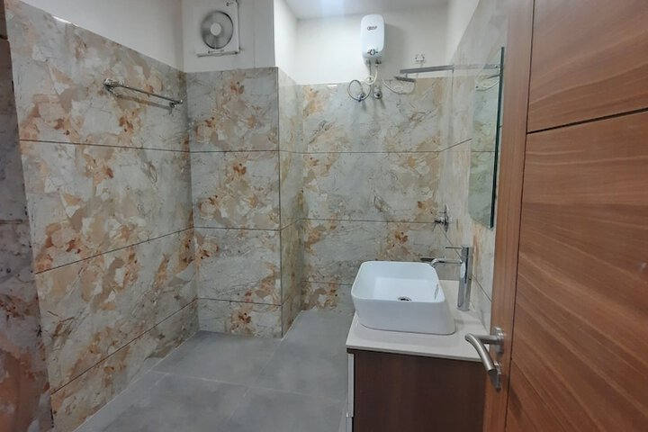 Room 12 of 18