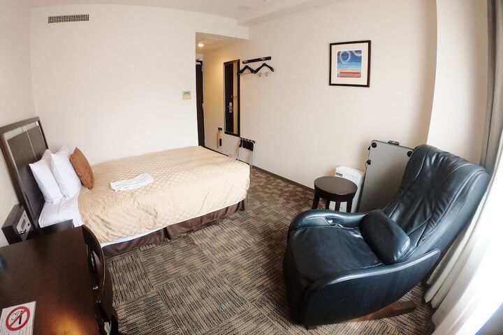 Room 13 of 66