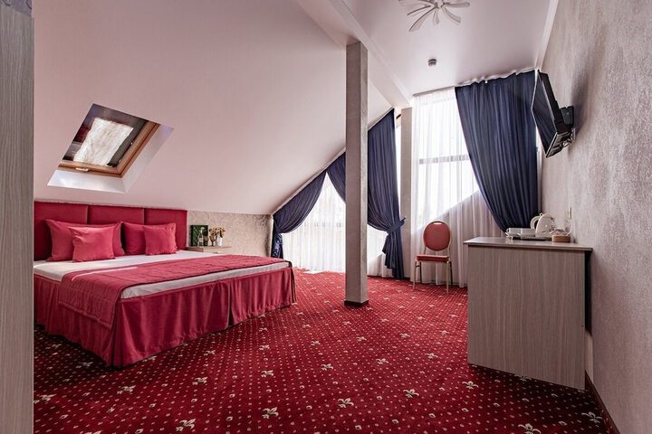Room 13 of 18