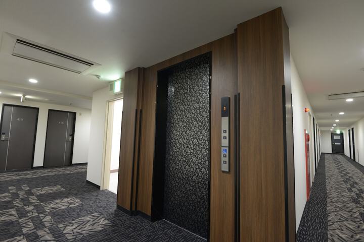 Ballroom/Hall 23 of 25