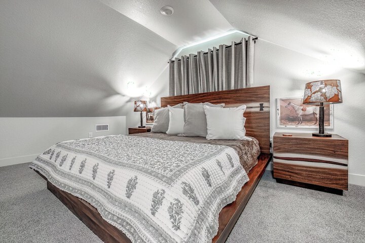 Superior Room 1 Queen Bed (156 of 168)