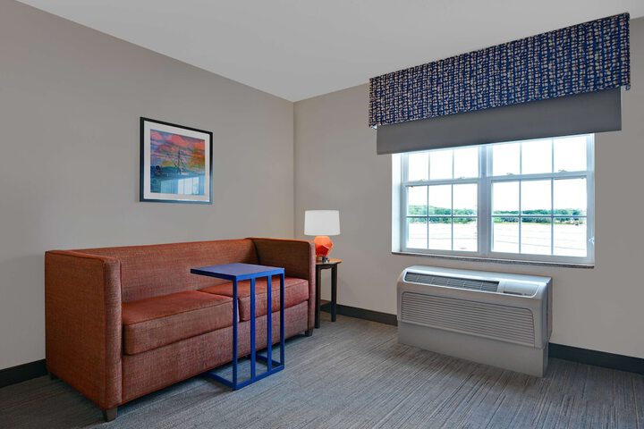 1 King Shower Only with Refrigerator, Microwave (13 of 18)