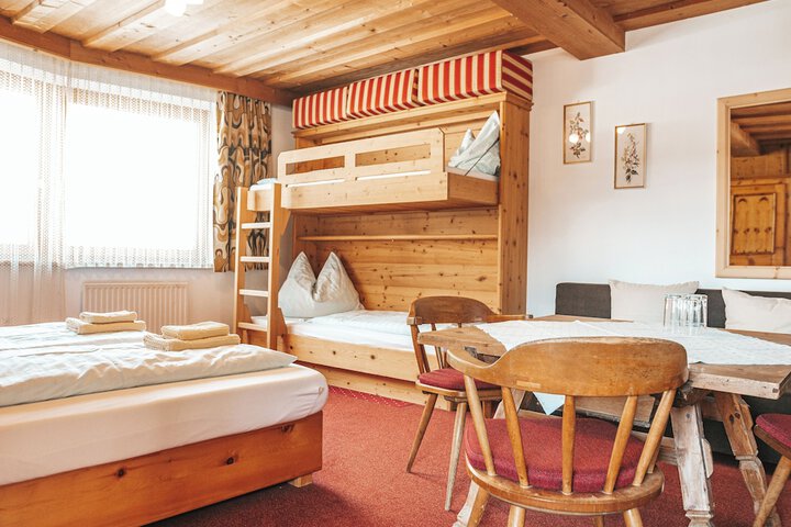 Room 4 of 44
