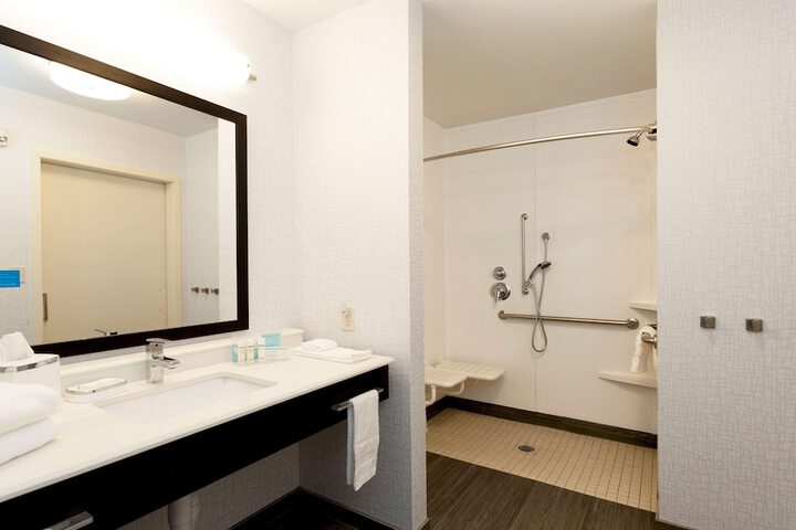 2 Queen Beds Mobility Accessible with Tub (2 of 11)