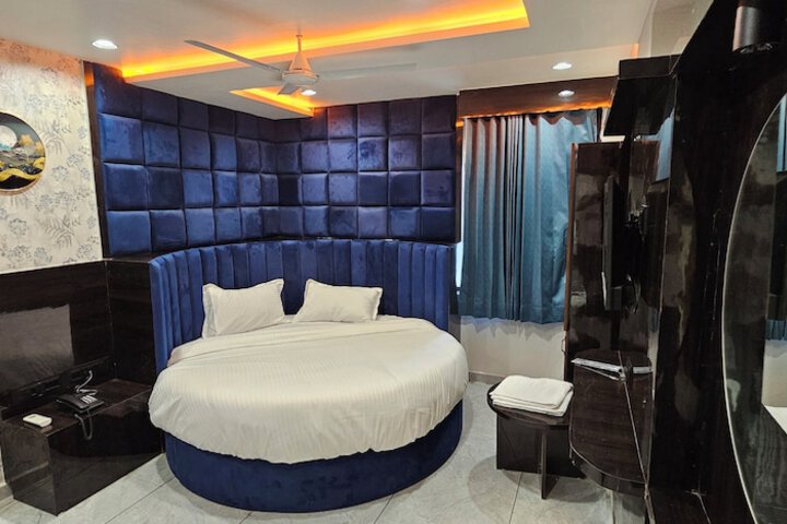 Room 6 of 51