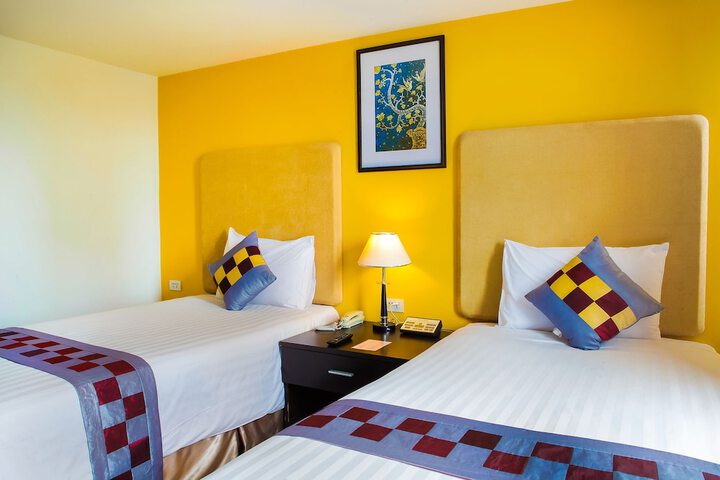 Room 4 of 16