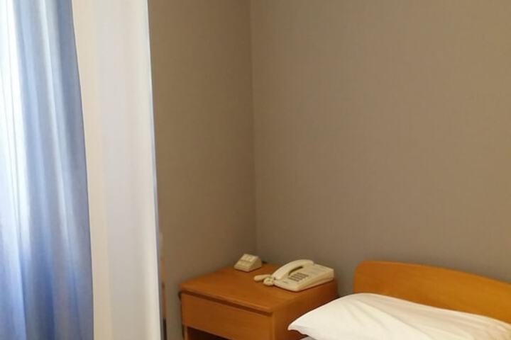 Room 7 of 61