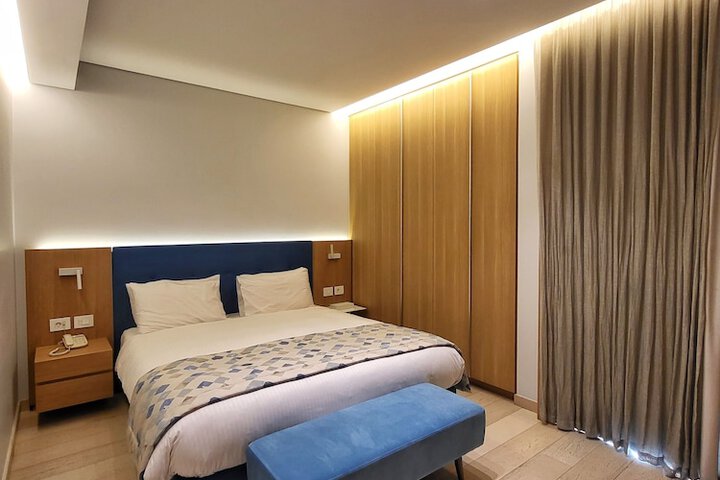 Room 10 of 64