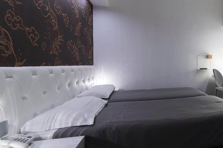 Room 27 of 47