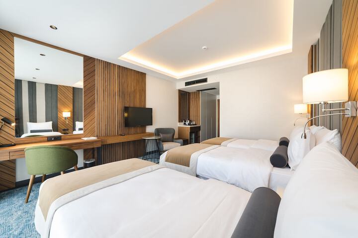 Room 12 of 93