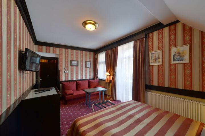 Room 12 of 145
