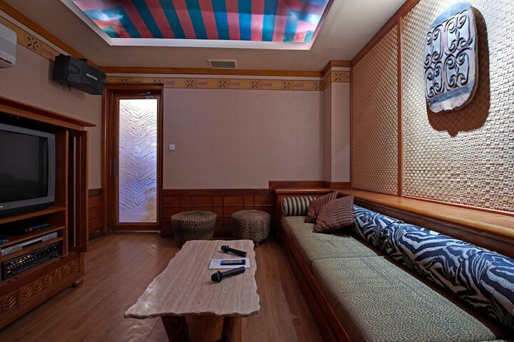 Room 30 of 47