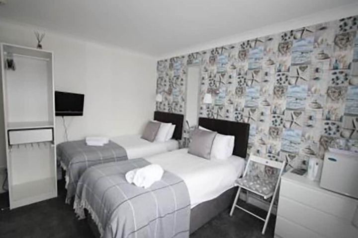 Room 5 of 25